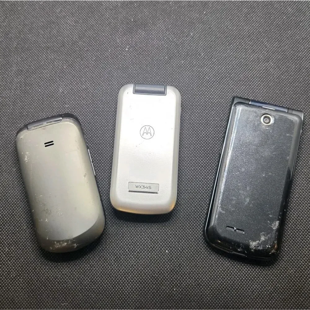 Lot of 3 LG UN530 Motorola WX345 Samsung Gusto 2 SCH-U365 Flip Cell Phones AS IS